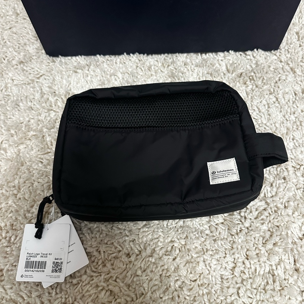 Lululemon Patch Logo Travel Kit - Picture 2 of 6